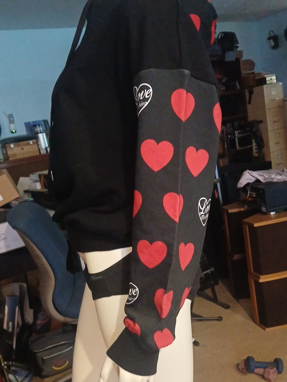 Nwot Love Moshino Black Hoodie with Red Heart Print On Sleeves And Hood - Picture 3 of 9